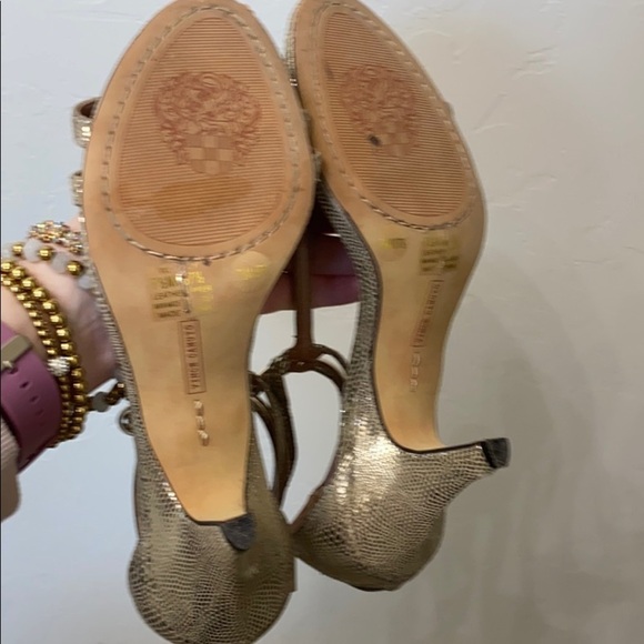 Vince Camuto gold pattern heels size 7.5M - Picture 9 of 13